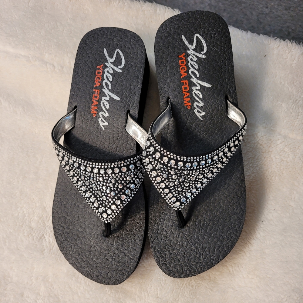 NWOB Skechers Rhinestone Flip Flop Sandals Size 8